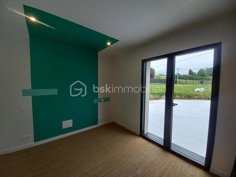 Maison traditionnelle - 220 m² - 8 pièces