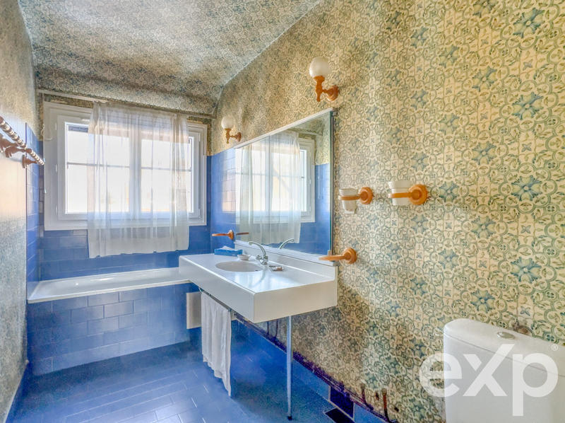 Maison - 235 m² - 9 pièces