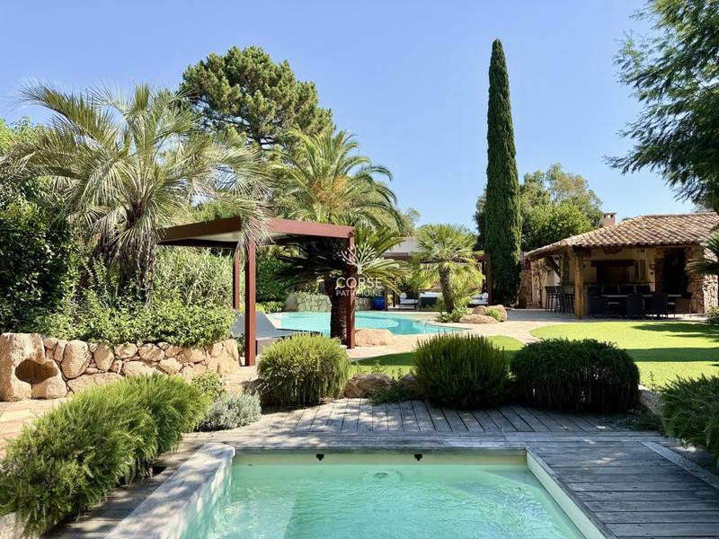 Propriété - 242 m² - 7 pièces