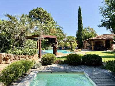 Propriété - 242 m² - 7 pièces