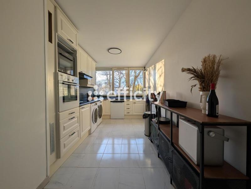 Appartement - 90 m² - 4 pièces