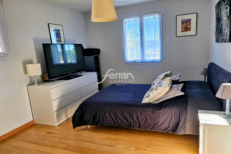 Maison - 214 m² - 7 pièces