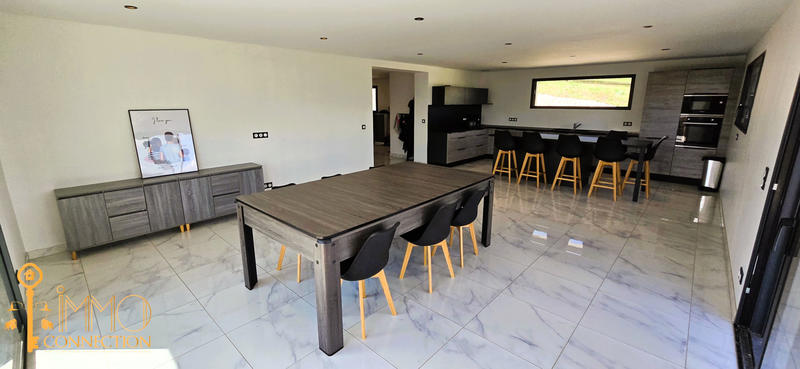 Villa - 215 m² - 5 pièces