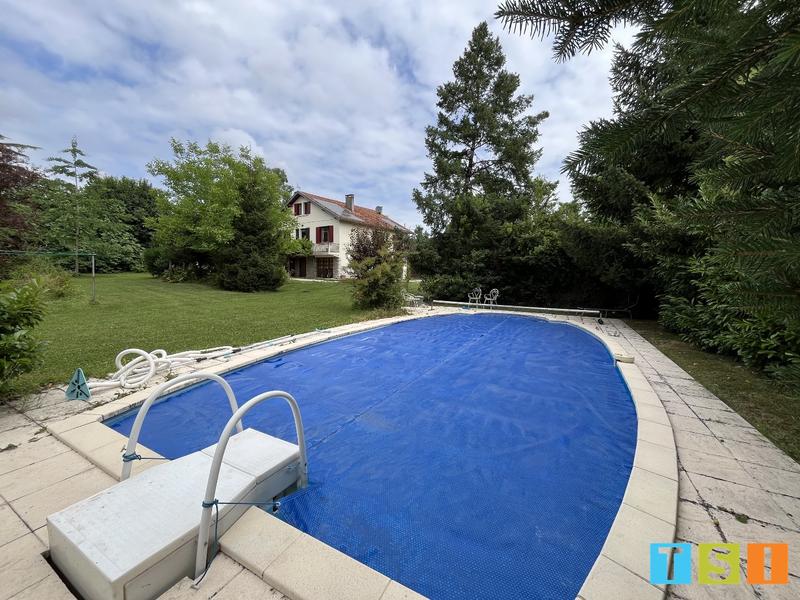 Maison - 170 m² - 8 pièces