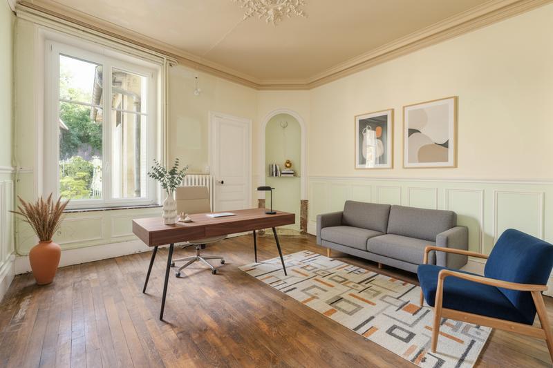 Maison - 270 m² - 11 pièces