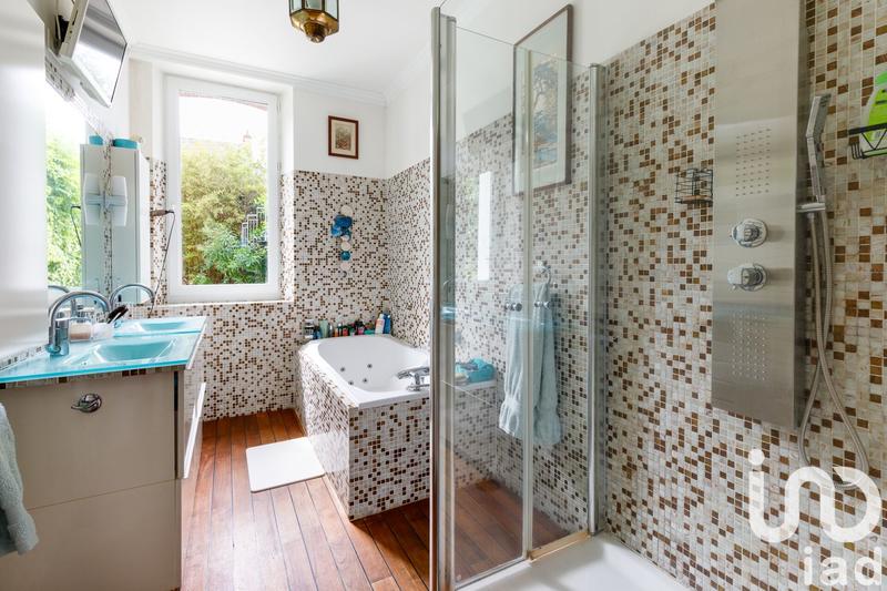 Maison - 280 m² - 9 pièces