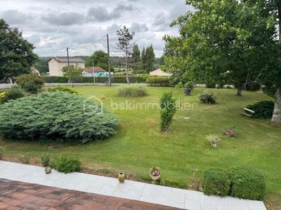 Maison traditionnelle - 159 m² - 6 pièces