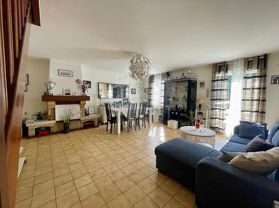 Maison - 92 m² - 5 pièces