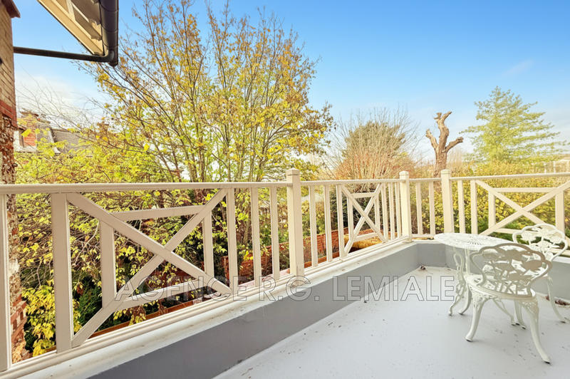 Maison - 210 m² - 8 pièces