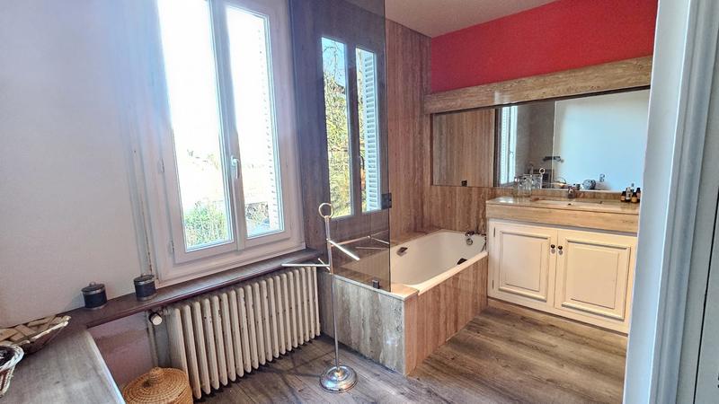 Maison - 445 m² - 10 pièces