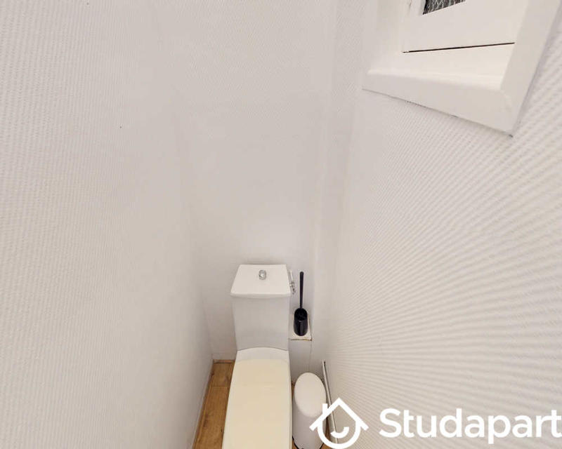 Chambre - 140 m² - 1 pièce