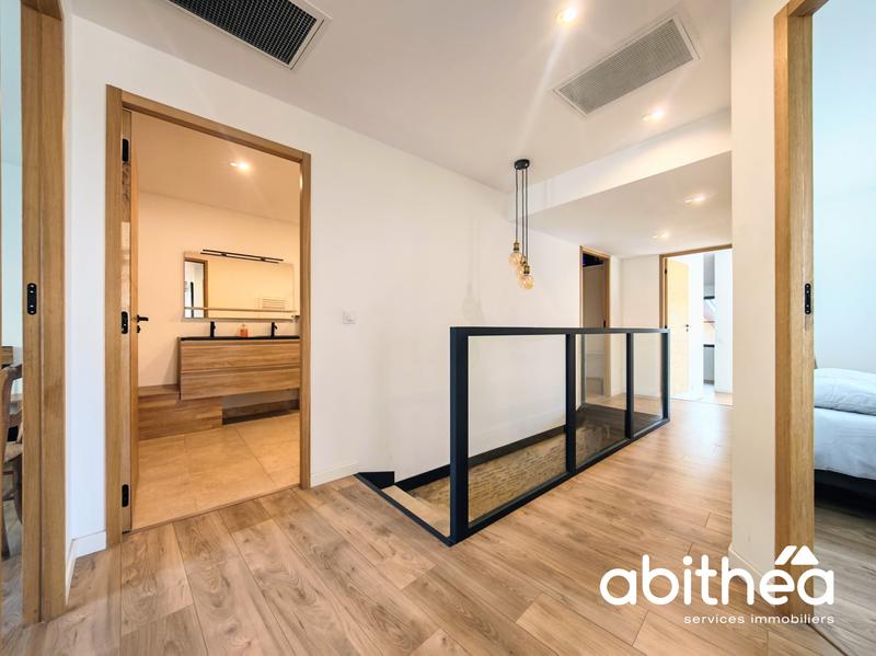 Maison - 250 m² - 6 pièces