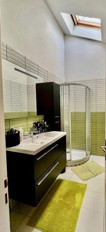 Maison - 246 m² - 9 pièces