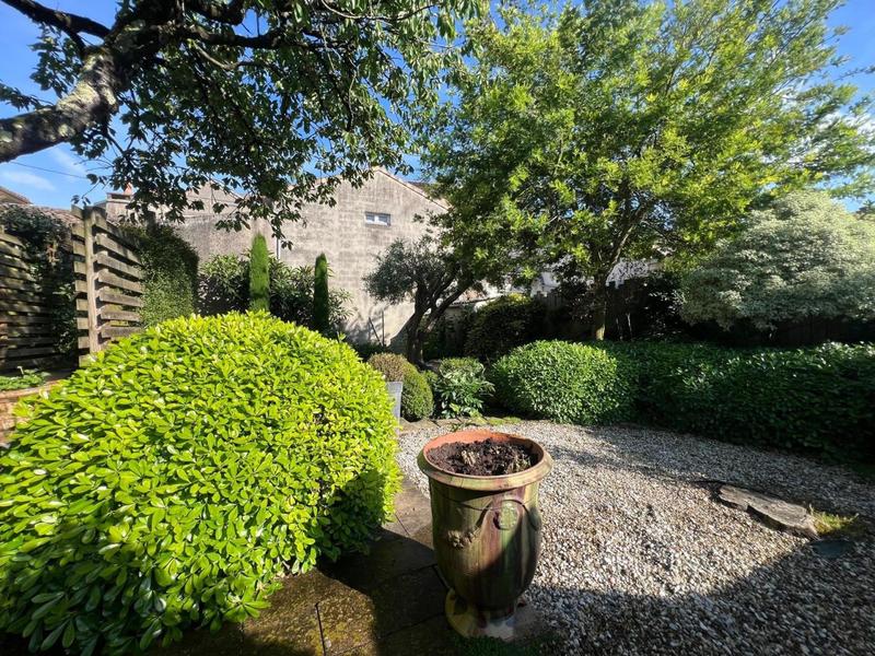 Maison - 245 m² - 7 pièces