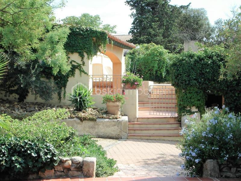 Villa - 243 m² - 11 pièces