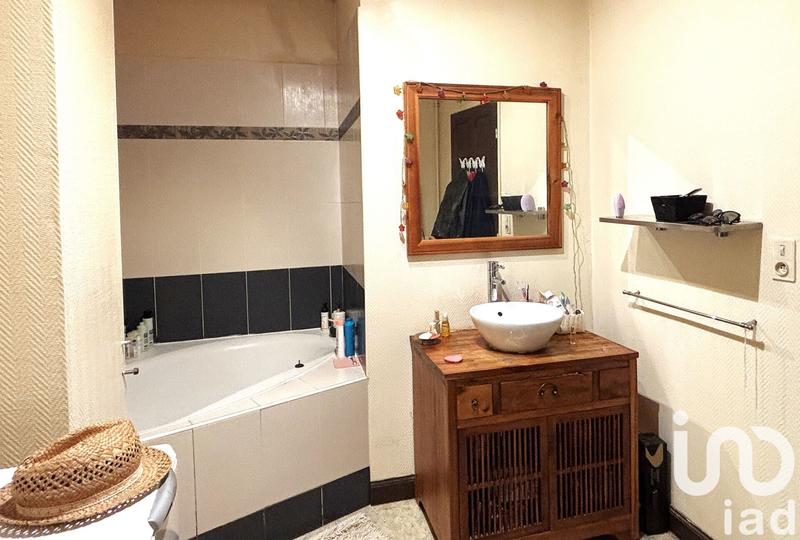 Maison - 247 m² - 8 pièces