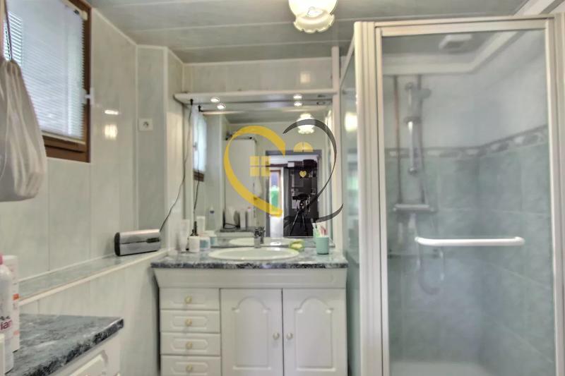 Maison - 280 m² - 5 pièces