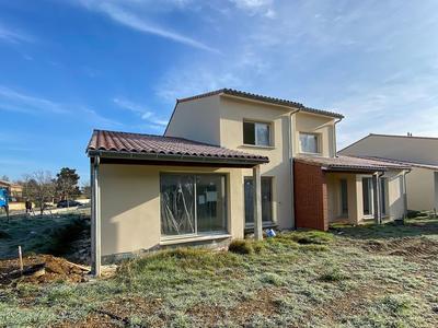 Maison traditionnelle - 96 m² - 4 pièces