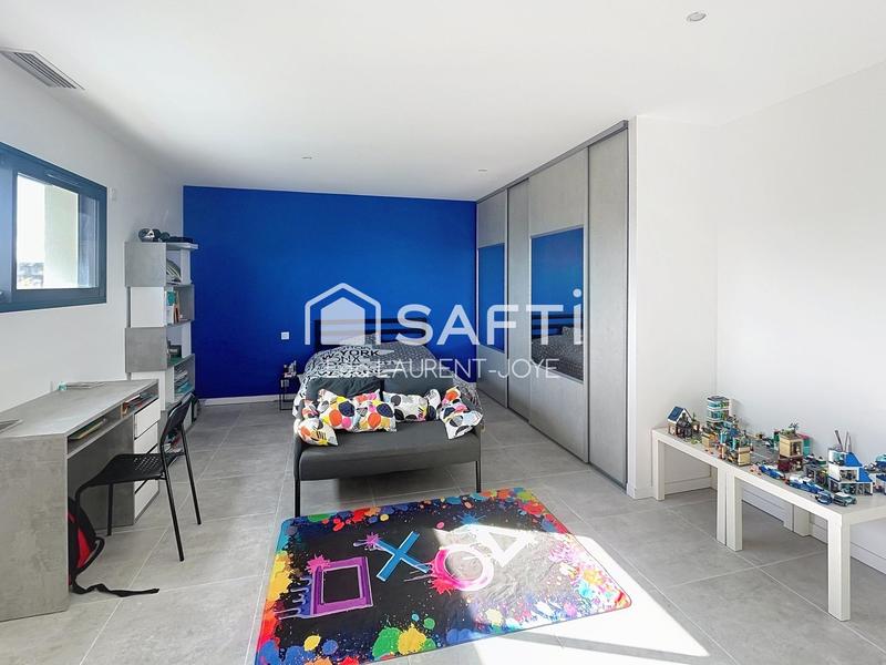 Maison - 237 m² - 7 pièces