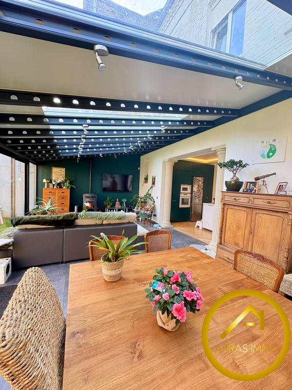 Maison - 260 m² - 8 pièces