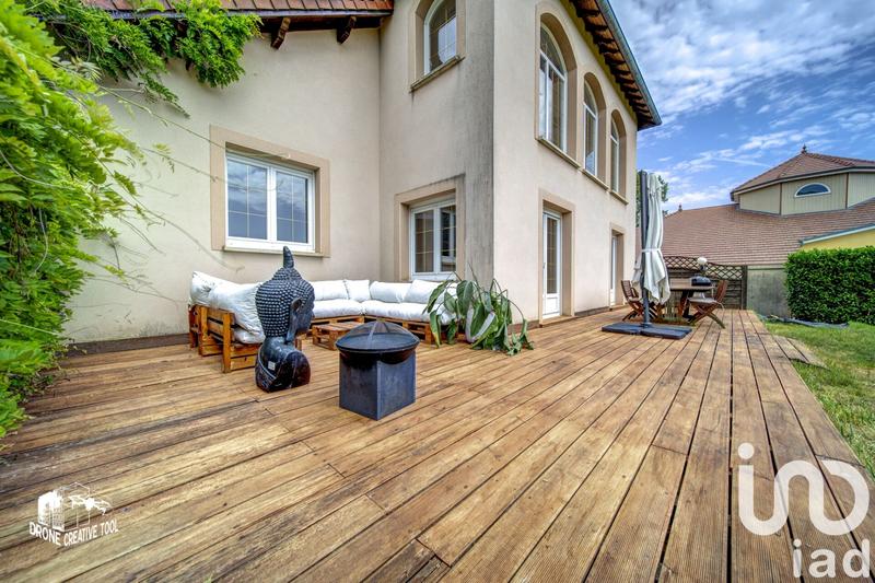 Maison - 219 m² - 9 pièces