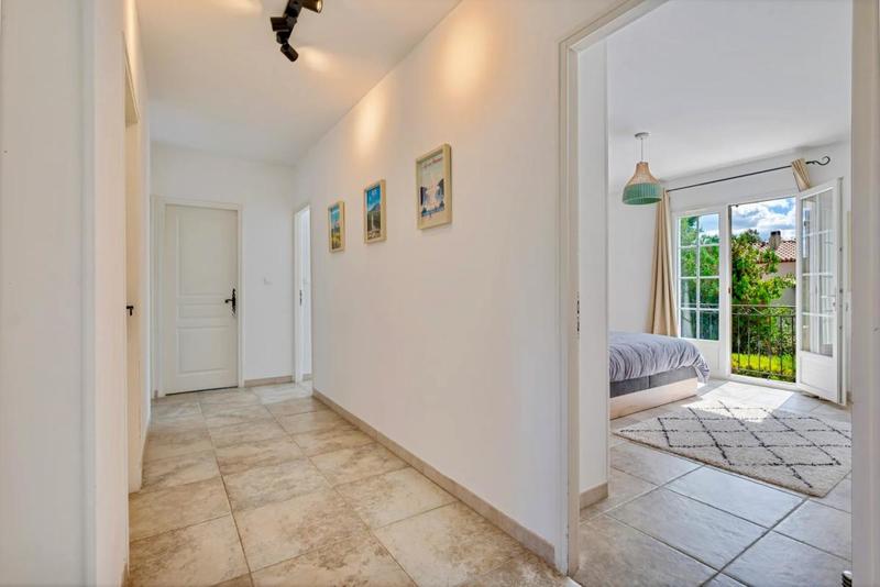 Maison - 260 m² - 7 pièces