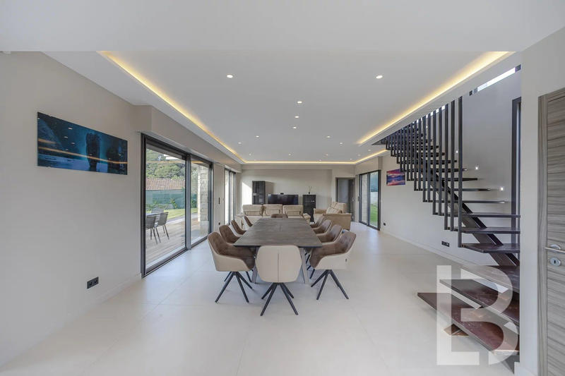 Villa - 265 m² - 7 pièces