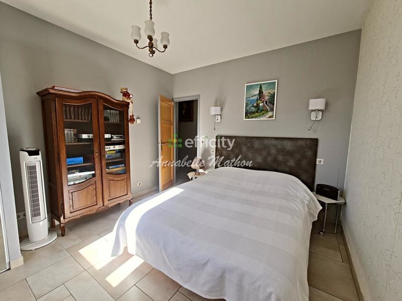 Maison - 280 m² - 8 pièces