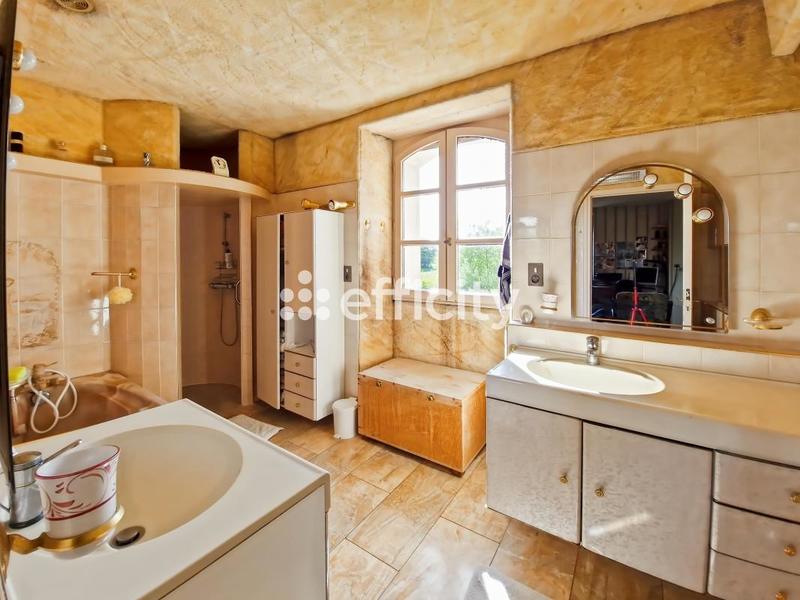 Maison - 245 m² - 11 pièces