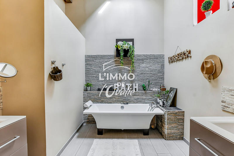 Maison - 234 m² - 7 pièces