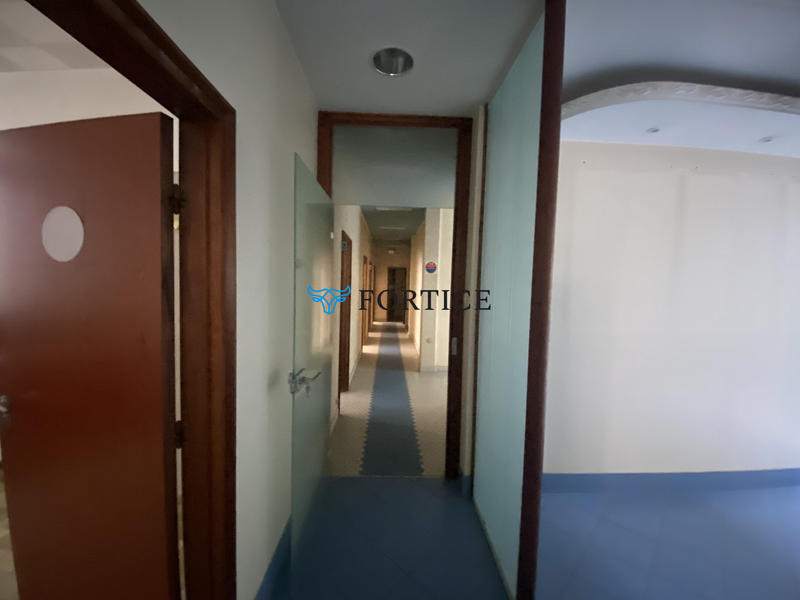 Local commercial - 268 m²