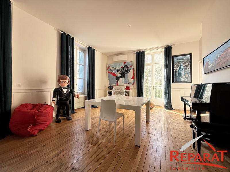 Maison - 280 m² - 7 pièces