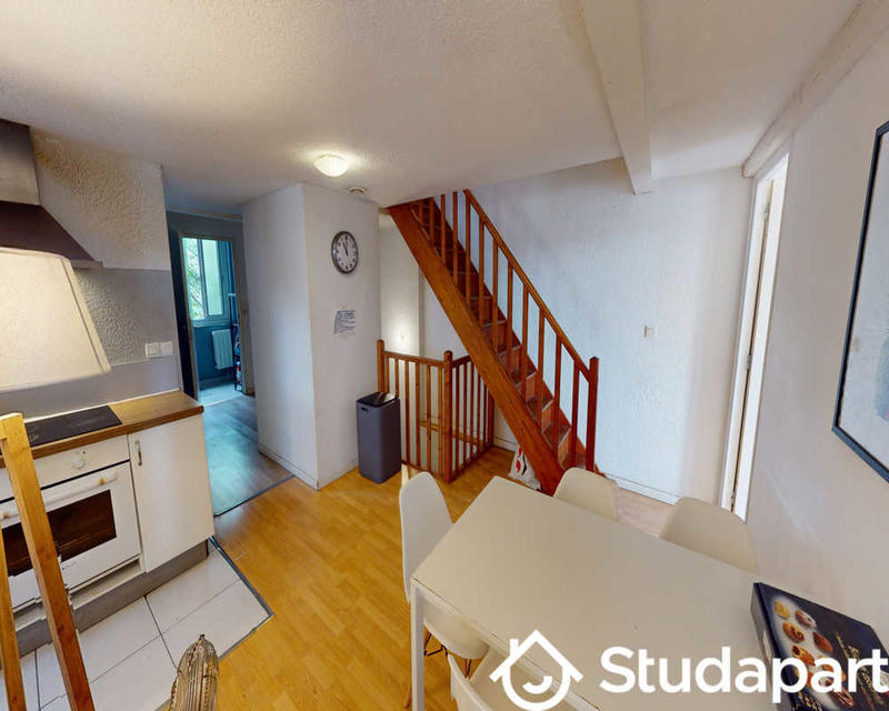 Chambre - 100 m² - 1 pièce