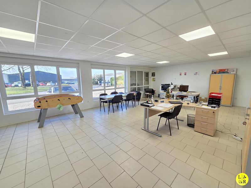 Local d'activités - 90 m² - 3 pièces