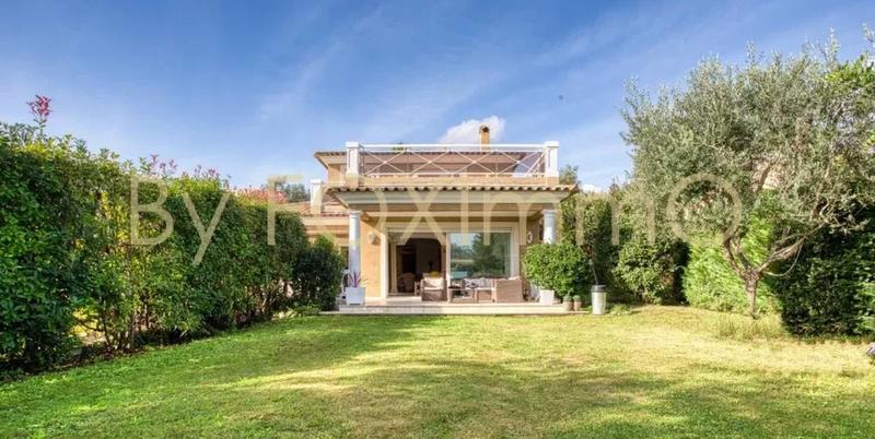 Maison - 240 m² - 6 pièces