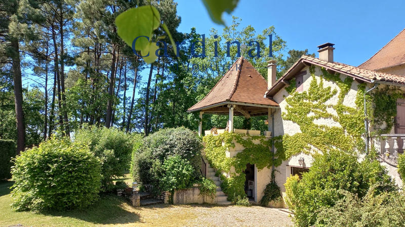 Maison - 220 m² - 13 pièces