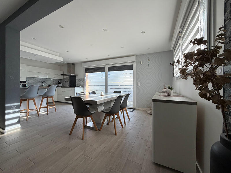 Maison - 92 m² - 5 pièces