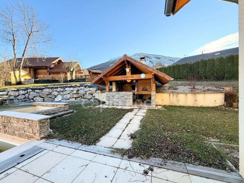 Maison - 211 m² - 9 pièces