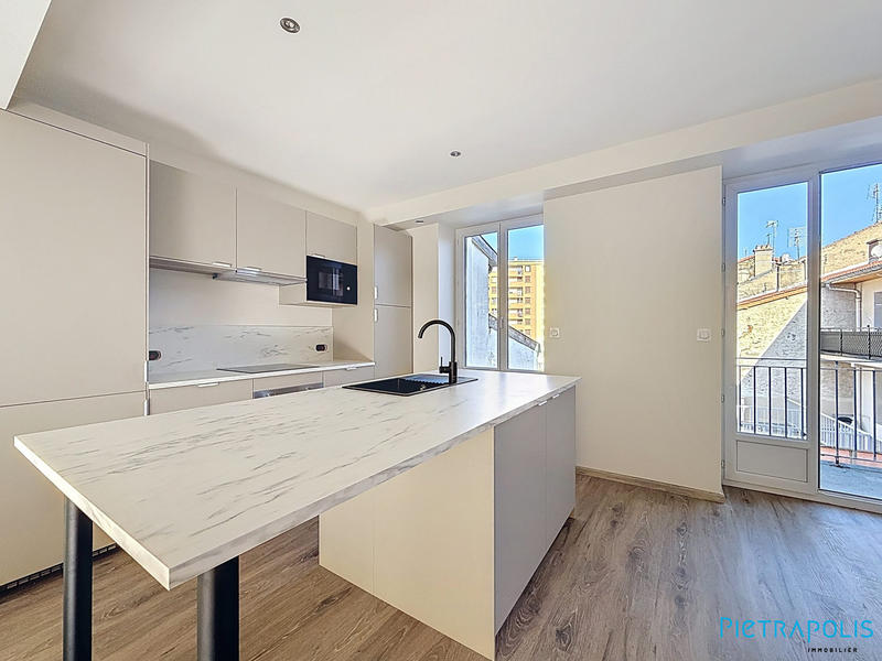 Appartement - 80 m² - 4 pièces