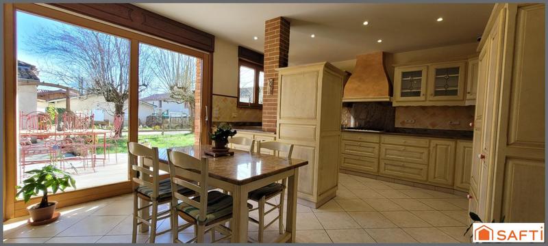 Maison - 234 m² - 9 pièces