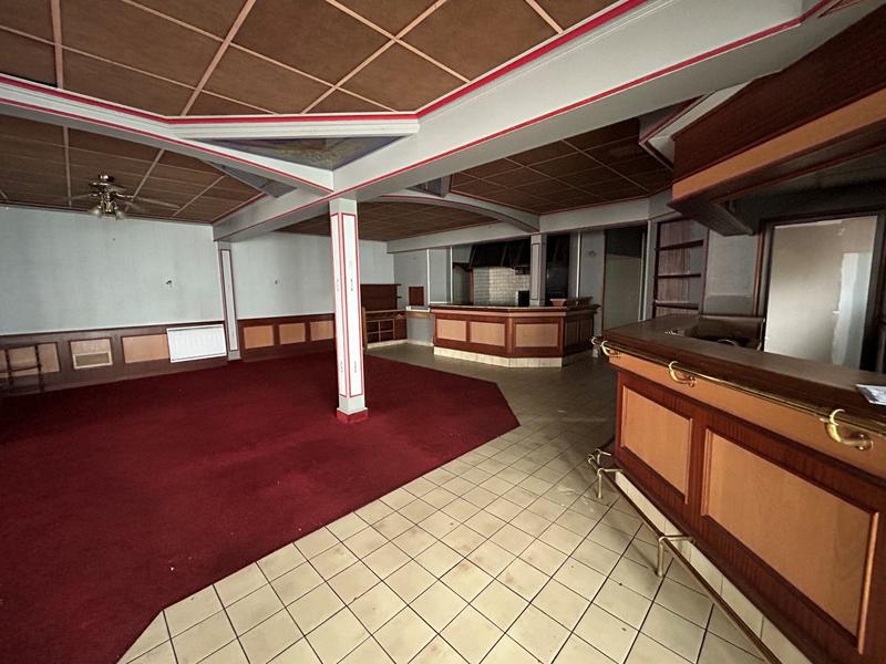 Local commercial - 242 m²