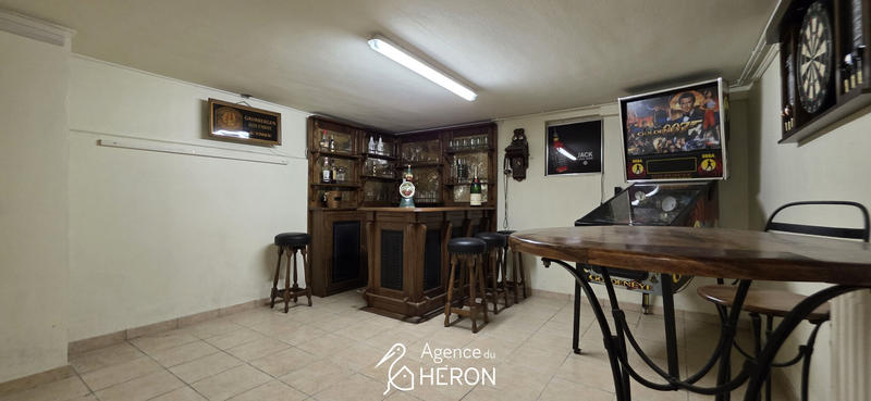 Maison - 240 m² - 9 pièces