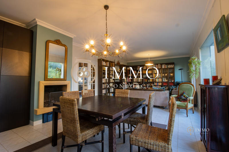 Maison - 196 m² - 8 pièces