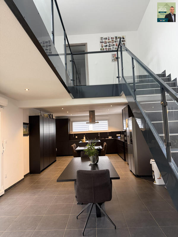 Maison - 250 m² - 7 pièces