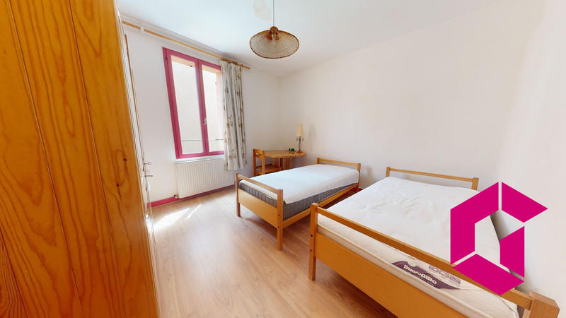 Maison - 177 m² - 7 pièces