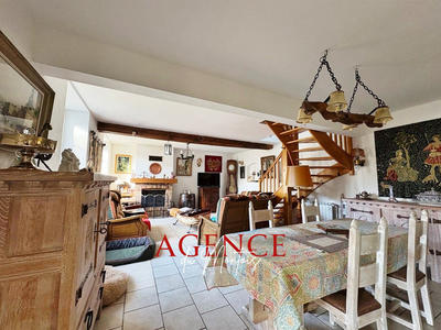Maison - 180 m² - 5 pièces