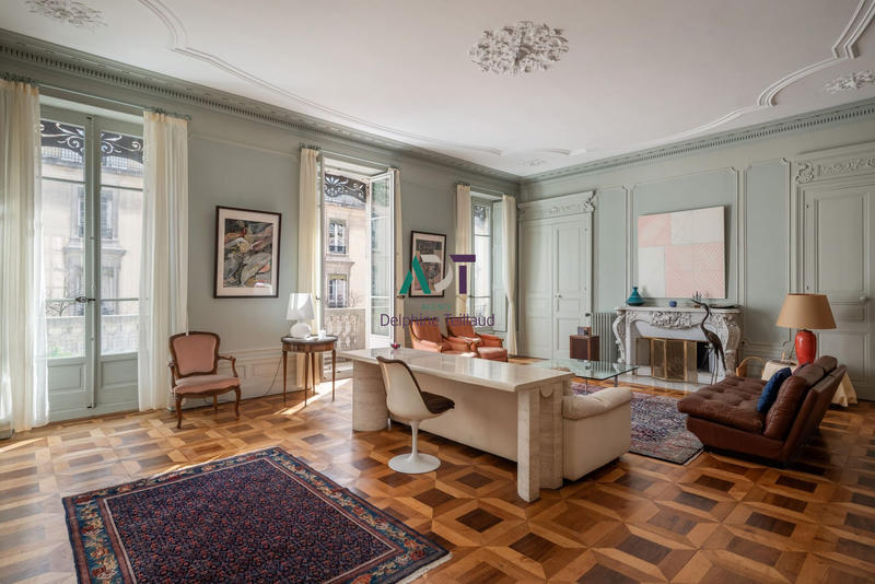 Appartement - 223 m² - 6 pièces