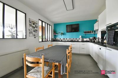 Maison - 180 m² - 9 pièces