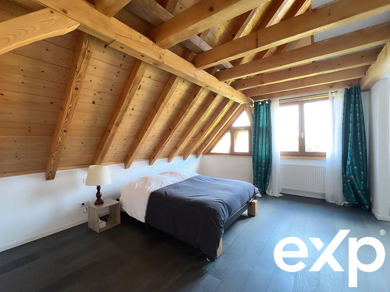 Maison - 240 m² - 9 pièces