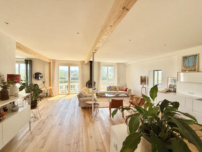 Maison - 245 m² - 8 pièces